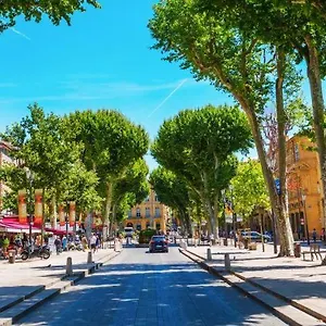 https://couronne-studio.fr-provencehotel.com
