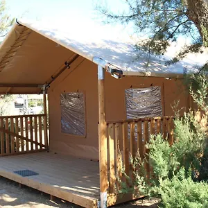 https://oh-campings-le-clos-du-rhne.fr-provencehotel.com